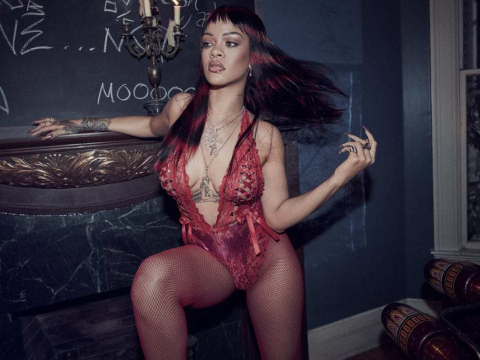 Rihanna arată spectaculos într-o campanie de Ziua Îndrăgostiților pentru brandul ei de lenjerie intimă