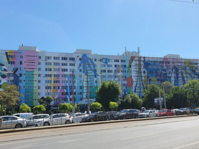 Unde vezi cea mai mare pictură murală din București - se întinde pe un bloc întreg