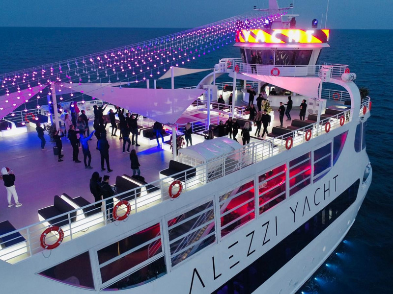 Ia-ți biletul către libertate pe Alezzi Yacht: 3 zile de distracție pe mare cu un line-up de top