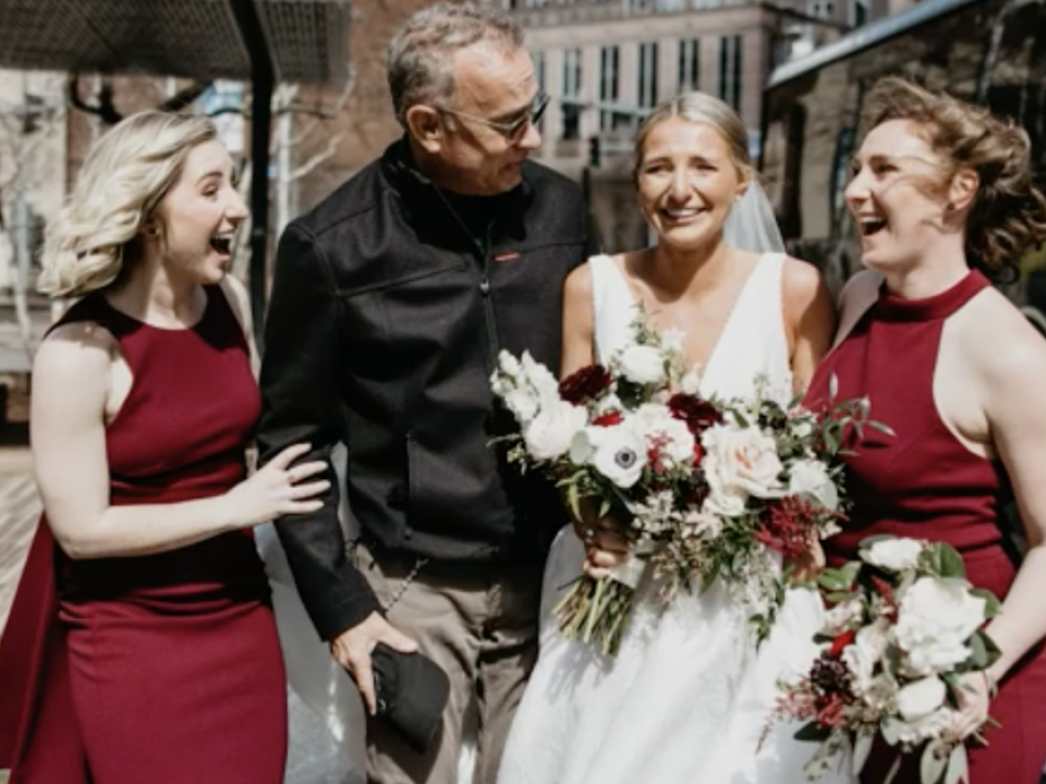 O mireasă din America a avut parte de o surpriză în timpul ședinței foto de nuntă: Tom Hanks a venit să o salute