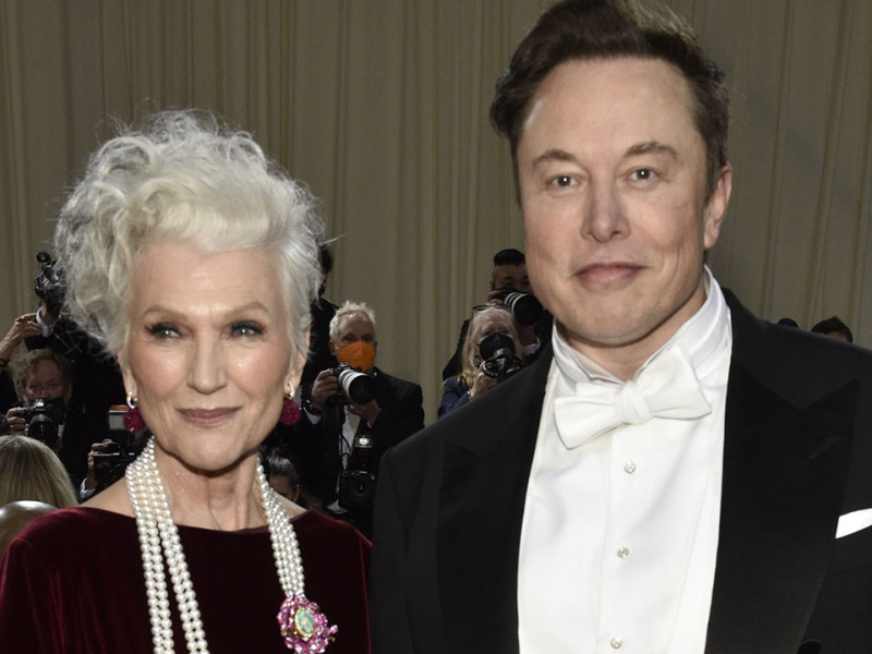 Met Gala 2022: Elon Musk a venit însoțit de mama lui la eveniment
