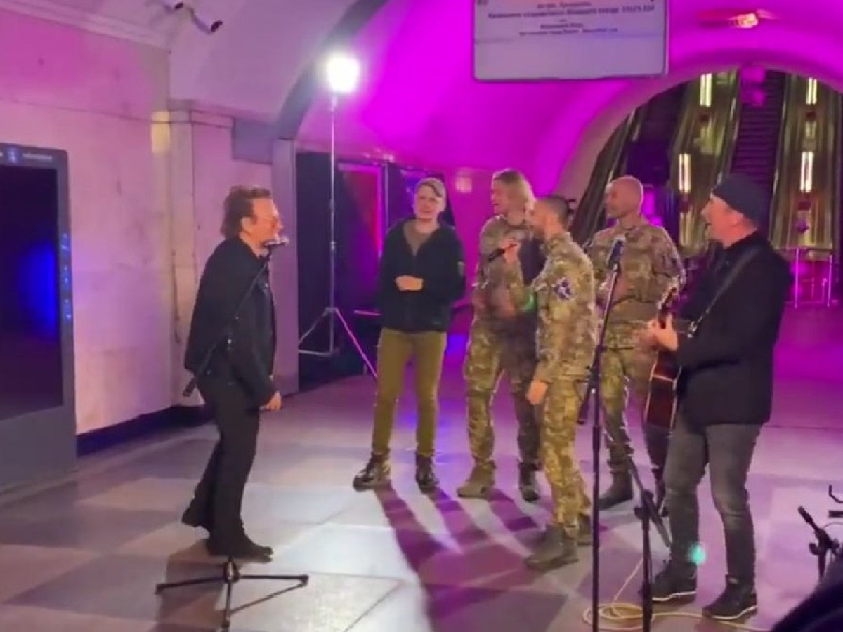 Trupa U2, concert într-o stație de metrou transformată în adăpost antiaerian din Ucraina