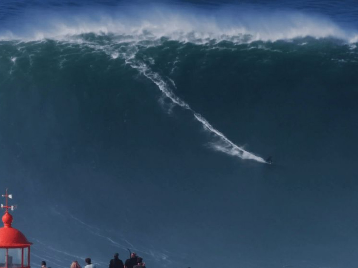 Un video care te va lăsa fără cuvinte: surfer-ul care a cucerit cel mai mare val din lume
