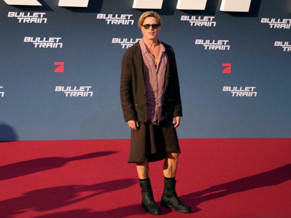 Brad Pitt a făcut un fashion-statement și a purtat o fustă la premiera filmului „Bullet Train”