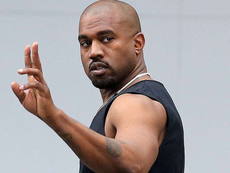 Kanye West are o viziune inedită despre modă: a lansat colecția Yeezy Gap în saci de gunoi