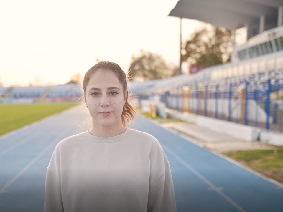 Cunoaște-o pe Paraschiva din Iași, o visătoare pasionată de sport, din Campania Bursa de Merit Mai Mult