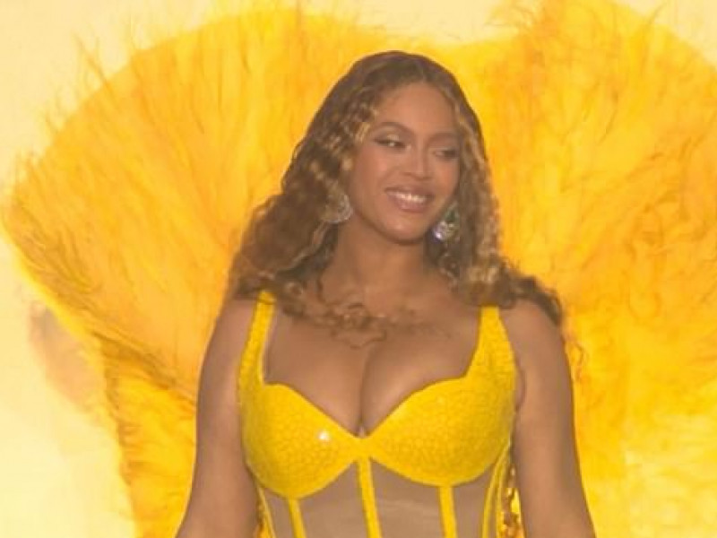 Beyoncé a ținut un show excentric în Dubai, iar fiica ei Blue Ivy nu a lipsit de pe scenă