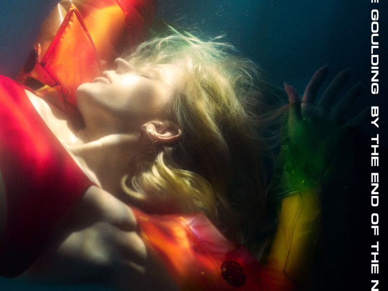 Ellie Goulding a lansat noul ei single, „By the End of the Night”