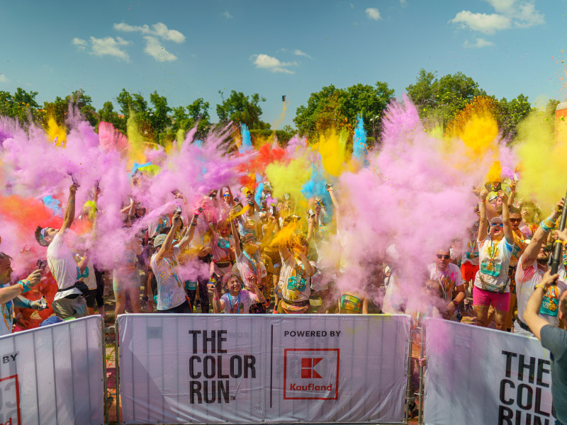 Weekendul trecut, pe 20 mai, a avut loc cea de-a treia ediție The Color Run din 2023