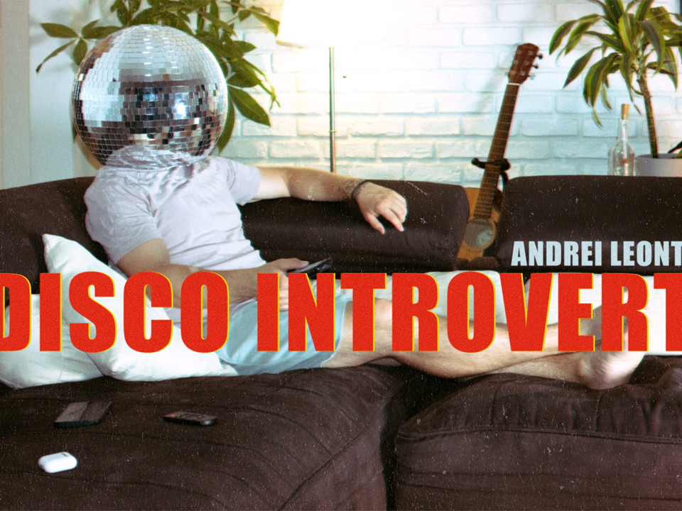 Andrei Leonte a lansat imnul introvertiților, „Disco Introvert”