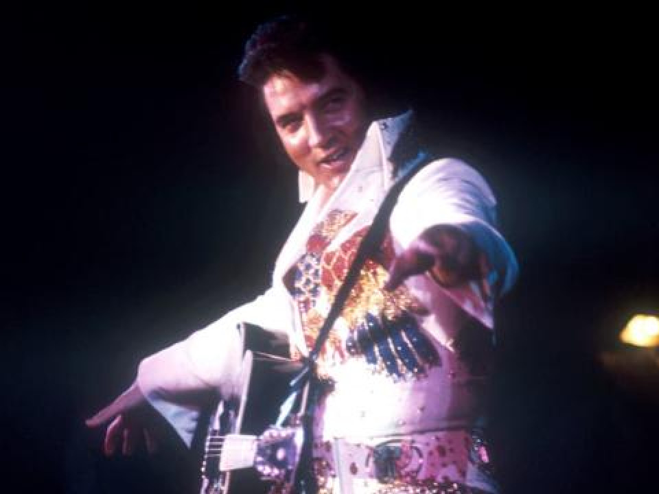 Elvis Presley va reveni pe scenă cu ajutorul inteligenței artificiale
