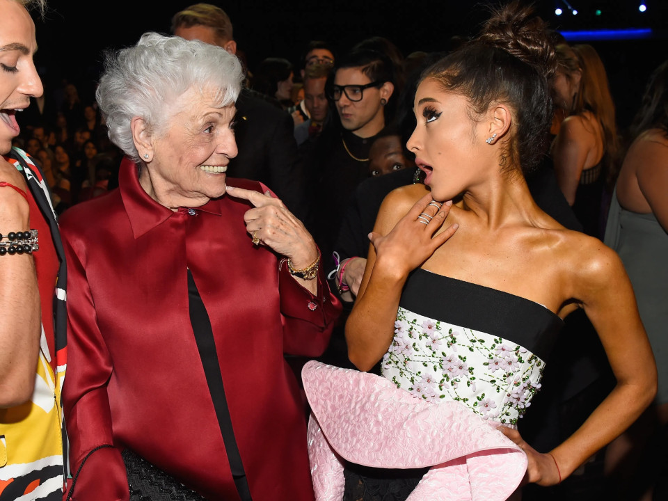 Ariana Grande cântă cu bunica sa pe noul album